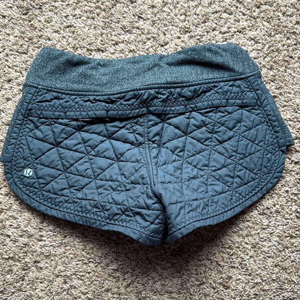 Lululemon puffer shorts *RARE*, size 4